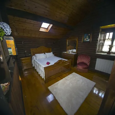 Casa Cinco Robles